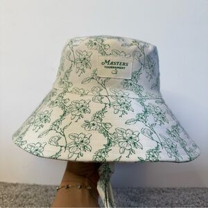 NWT Masters White and Green Floral Bucket Hat